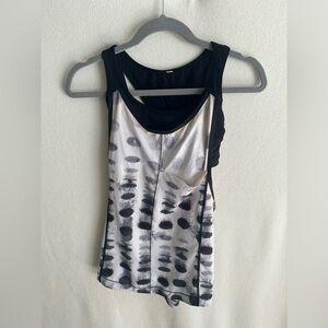 Lululemon Tank Top Womens Size 2 Black Built-in Sports Bra Active Scoop Neck